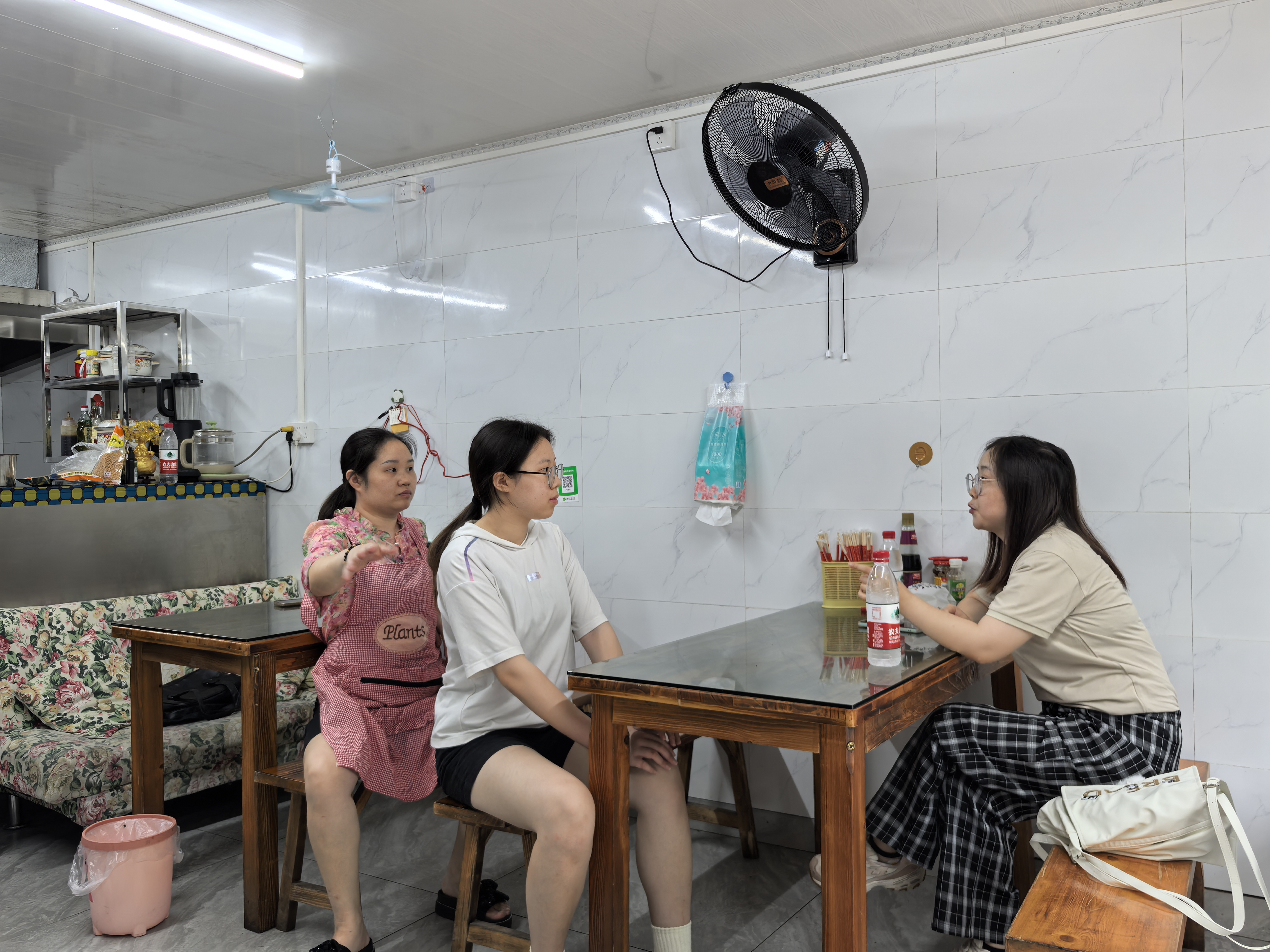 辅导员毕娇娇家访1.jpg 辅导员毕娇娇家访1.jpg